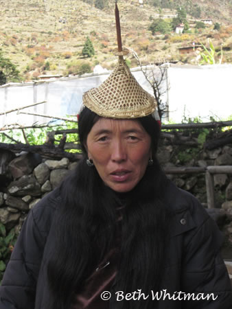 Laya woman with hat, front